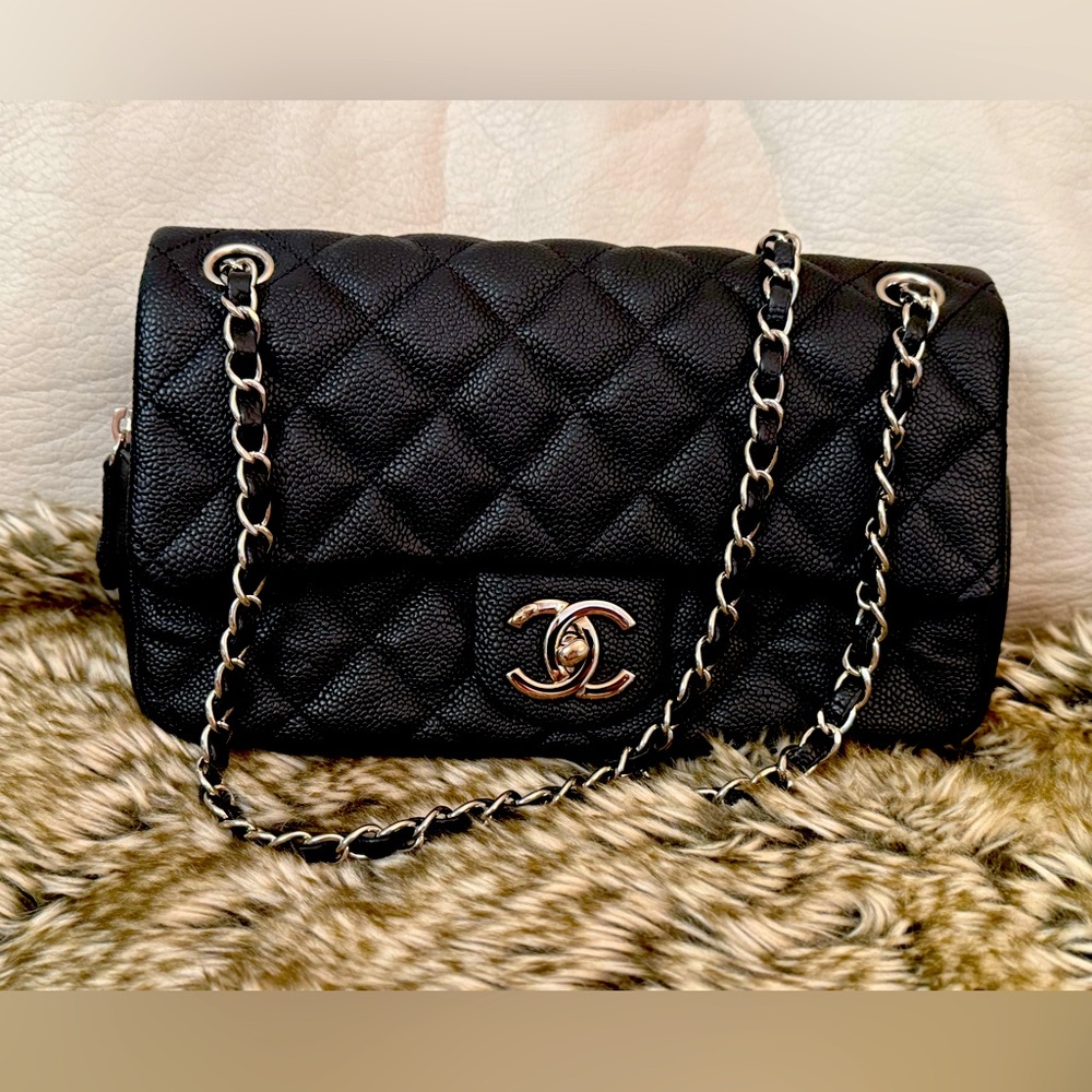 CHANEL Black Quilted Shoulder Bag with Chain Strap